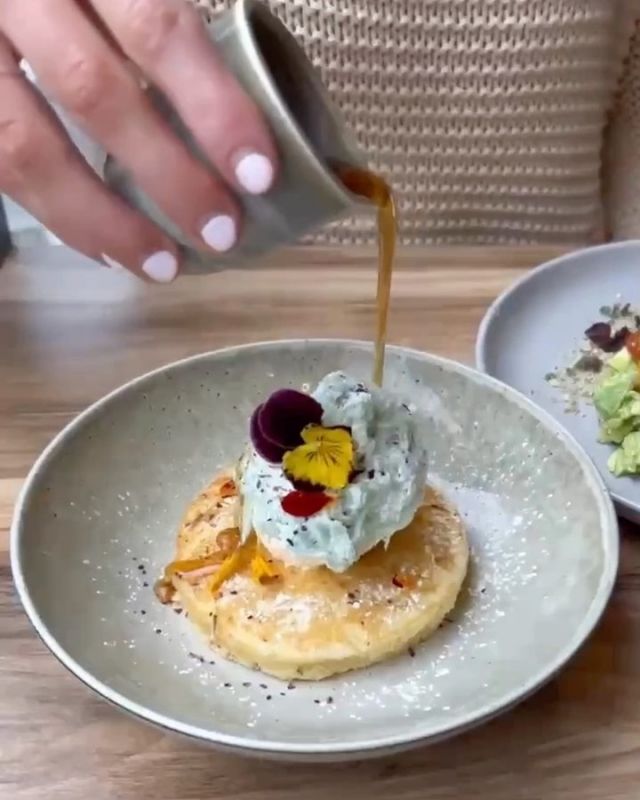 Life’s batter with pancakes! 🥞 These pancakes are for the little ones topped with fluffy fairy floss and sweet maple syrup 😋 
. 
.
.

#pancakeslover #sydneyfood #sydneylocal #sydneyfoodie #sutherlandshirecafe #sutherlandshiresmallbusiness #sydneybrunch #sydneyfoodshare #sydeats #breakfastinsydney #pancakesforkids